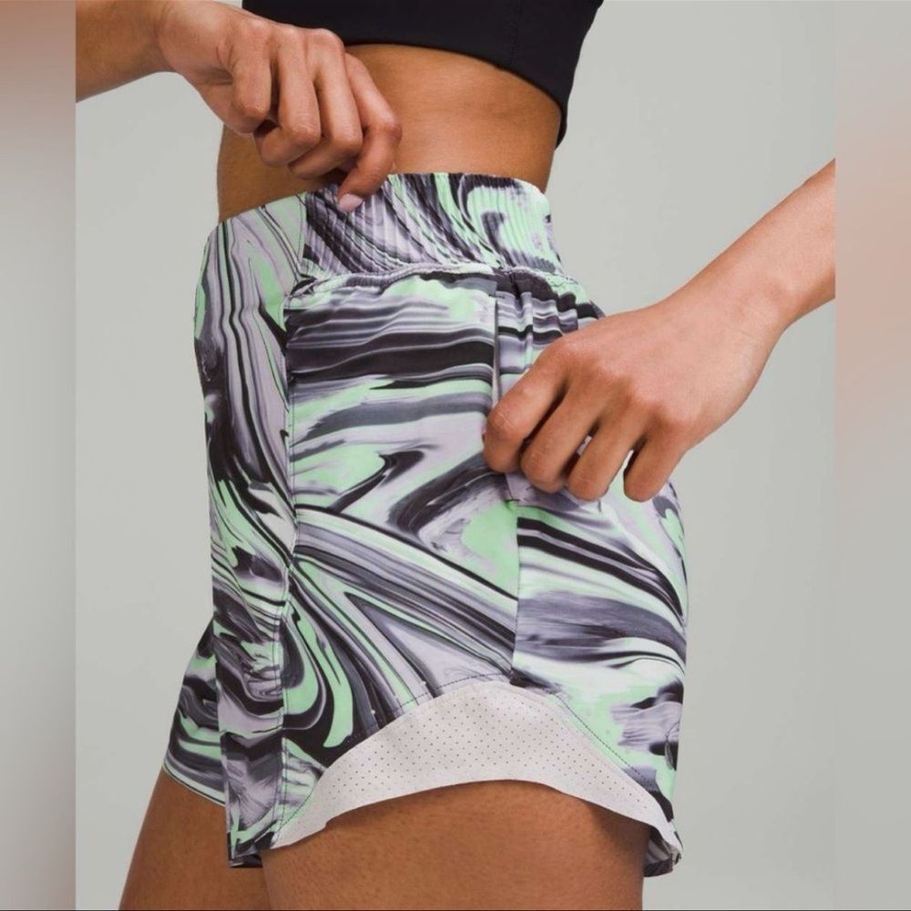 Lululemon Hotty Hot High-Rise Short 4” Green/Black - Special Edition - Size 4 - Picture 10 of 10